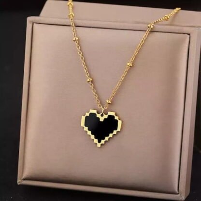 collar corazon negro mujer