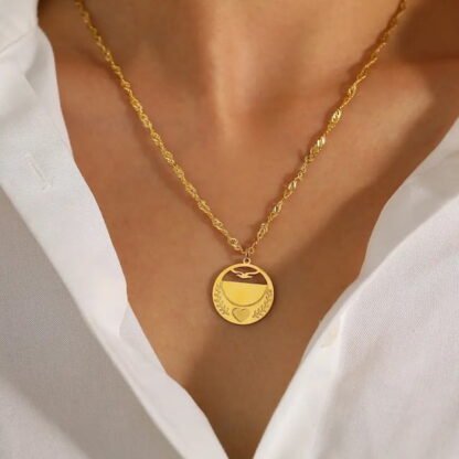 collar medalla tendencia 2024