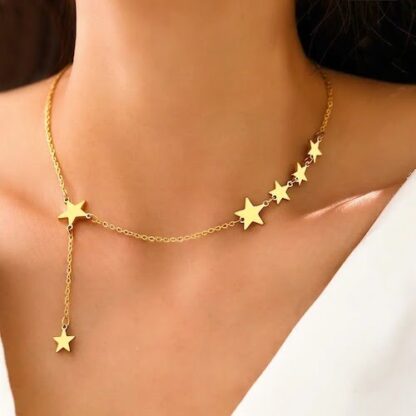 collar pegado al cuello estrellas