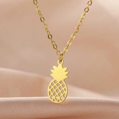 collar piña